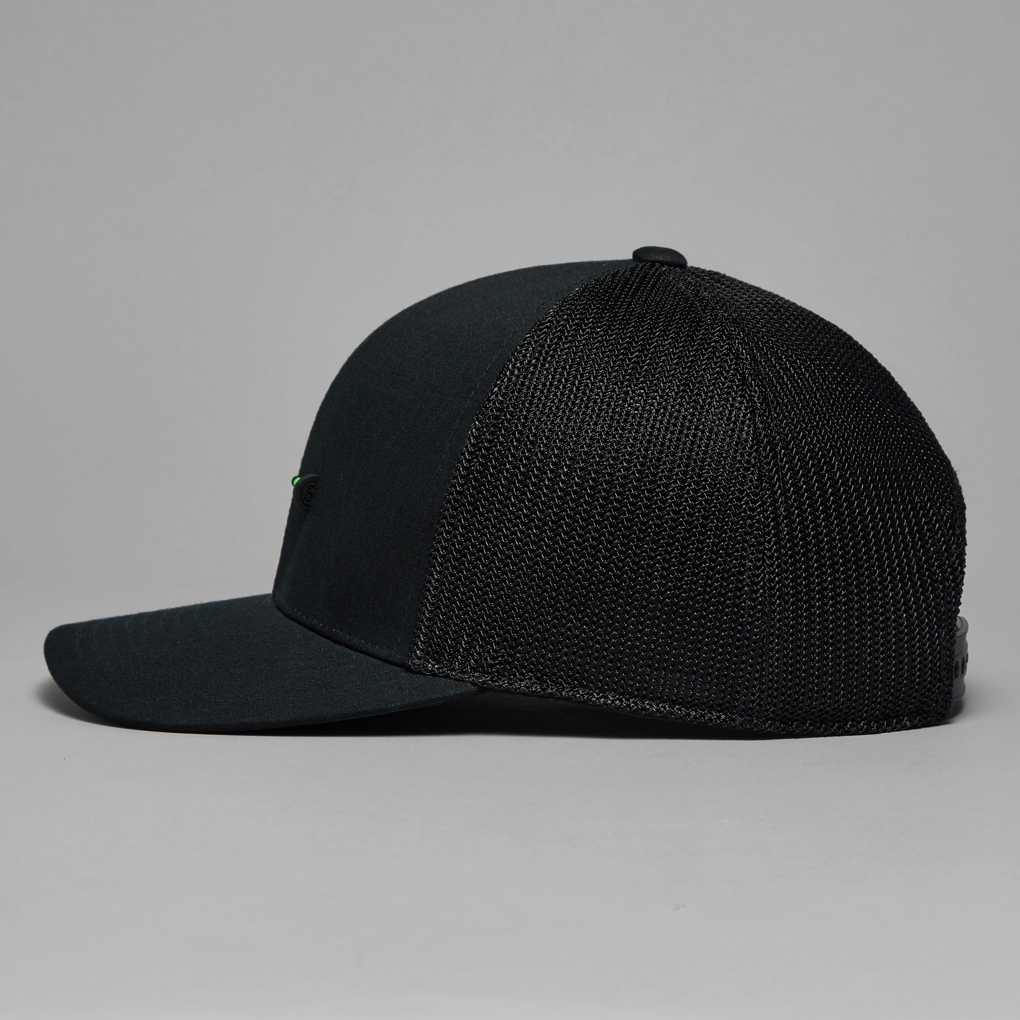 SILICONE TEE TRUCKER HAT